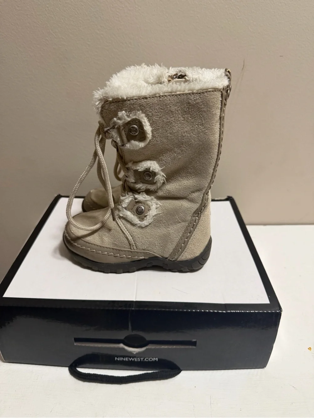 Nine West Girls Daffodil Off White Faux Fur Winter Boots Size 7